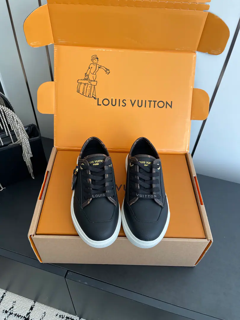 🏧𝐋𝐨𝐮𝐢𝐬 𝐕𝐮𝐢𝐭𝐭𝐨𝐧Louis Vuitton. New paragraph LV LagoonThe Danin Cowboy Series, old-time sails, skateboard shoes, leisure sneakers. Original purchase development for sale Whole pair of shoes.ZpDevelop and build, All Custom Materials The only one who can be a big shot. Codes: 35-41（40 41Make a reservation.）