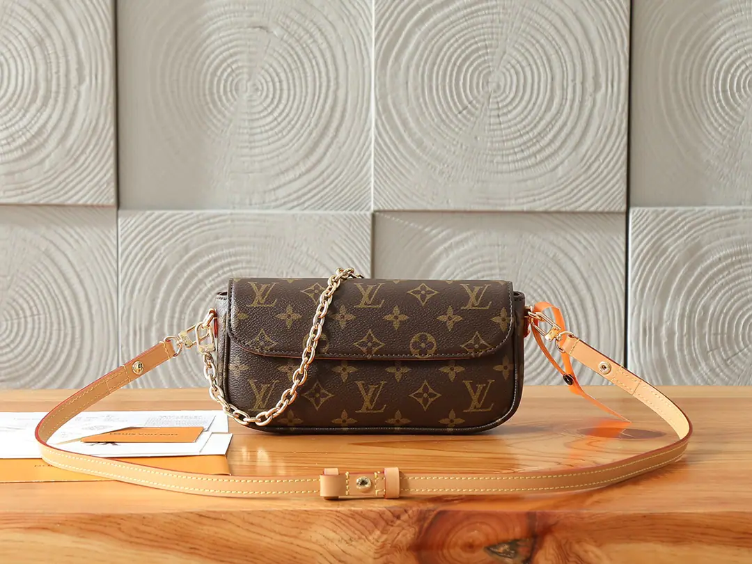 P‼️Top First List, Enhanced version‼️Wallet On Chain Ivy Handbags. Monogram The canvas., Inspired by the... 2000 The era. Sac Recoleta Handbag.. Cards laminates and zippers can accommodate daily requirements, Chains and modifiable leather sundries can be broken., Makes the long shoulder and slash selection. Model: M81911 Dimensions: 23.5 x 12 x 4.3 centimetres (Length x High x Kuan)