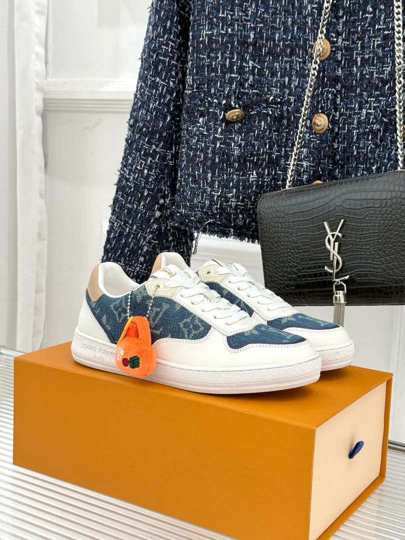 🏧𝐋𝐕Top quality of a donkey house. The new one is a couple.👫Leisure sports shoes The fabric is custom-made for cattle skin. The inside feet are all sheep's skin./wool. Original Opener CustomTPUOtsumi! size: 35-44 [Women40.41Custom]