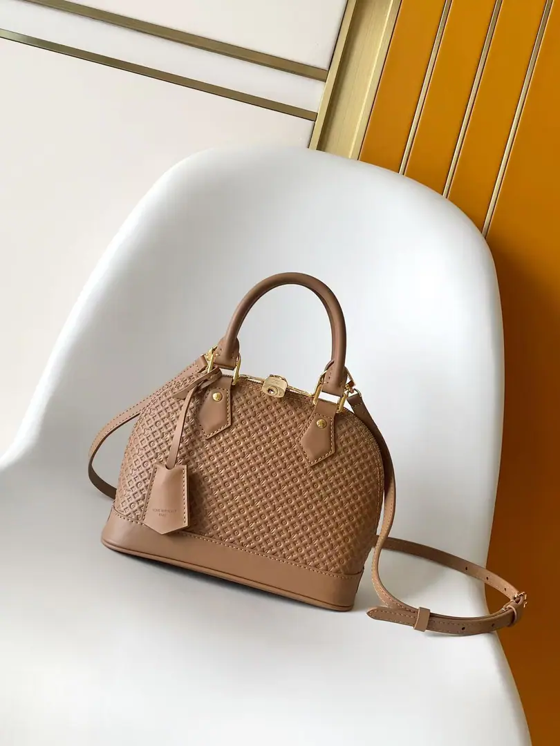 Top First List M29416 Pink M29491Brown paragraph Alma BB The handbags were made of cattle leather., E. E., the constant colours show how to respond to the new monsoon.. The stamp and the pressure leather show is Louis Vuitton's new money. Minigram Pattern, Make a delicate look.. Elegance contour top lock, With a sign-based key bag., A single product that's always been a good thing.. This series is a combination of exclusive packaging, ♪ The charm of the blue coast ♪, A limited caption and brand-marked beach house handbag with the name, ♪ And have a good summer ♪——Limited submission, It's all over.. Dimensions: 23.5 x 17.5 x 11.5 centimetres (Length x High x Kuan)