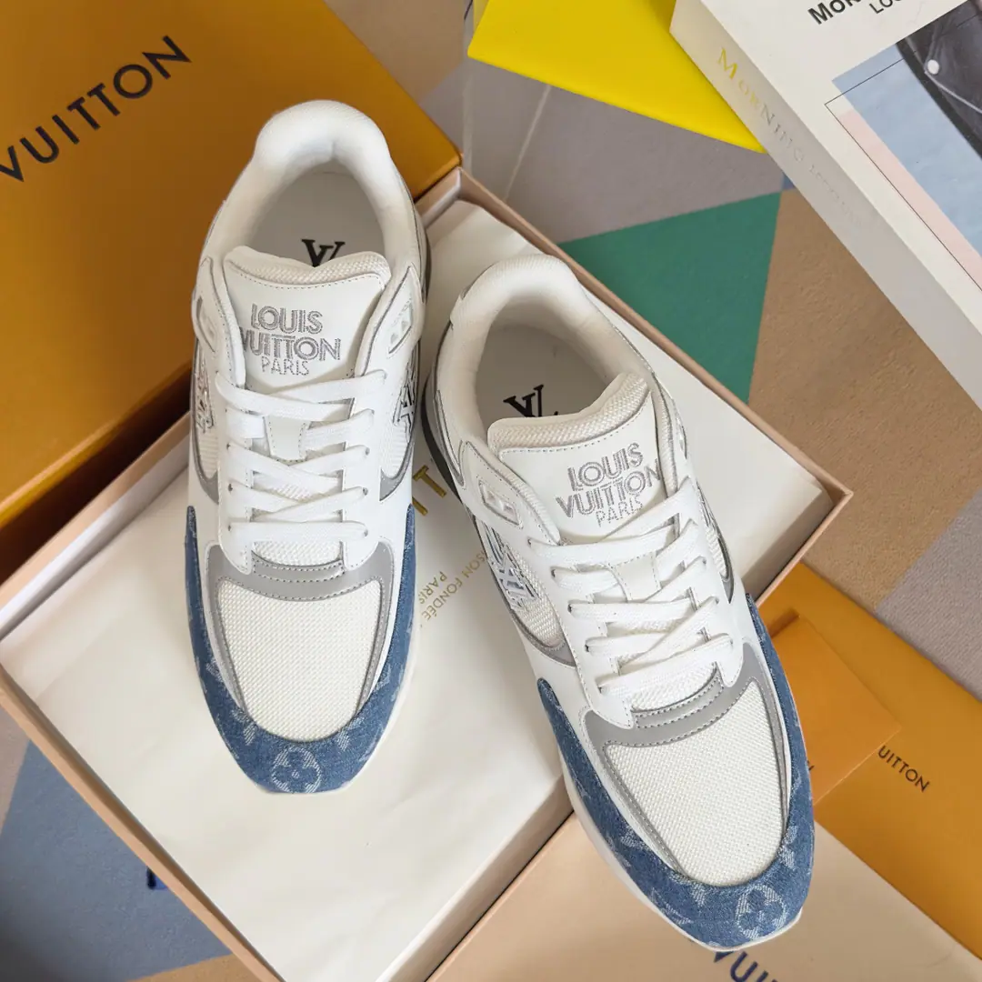 Top Version: Men LVLouis Vuitton. LHome. Donkey. RUN AWAYSeries Leisure Sports shoes Original procurement development Make the goods. Paragraph Run Away Sports shoes, fit. Monogram Daningbu and the technology grid., Showing the inspiration of running shoes.. Don't get into the work detail., Embroidery LV The letters were swayed over the side with the long tail of the comet., Louis Vuitton's logo is a shoe-strap. Send a cabinet for fine packaging🛍📦 ▪️Fabulous.: Original import of head-level cattle skin+Network ▪️Uchi.: The original imported air network. ▪️Shoes under the sole.: Original OpenEVA+TPUMaterial ▪️Bottom: 4CM ▪️Size: Men39-45（Custom46/47）