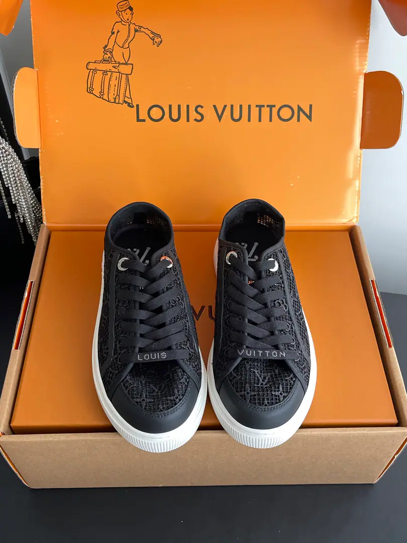 🏧𝐋𝐕Louis Vuitton. The latest lace-net recreational skateboarding.！ Shoe-face custom-made lace-coated fabric.+In the cow's skin.+Original version to open Codes: 35-39（40 41Do it.）