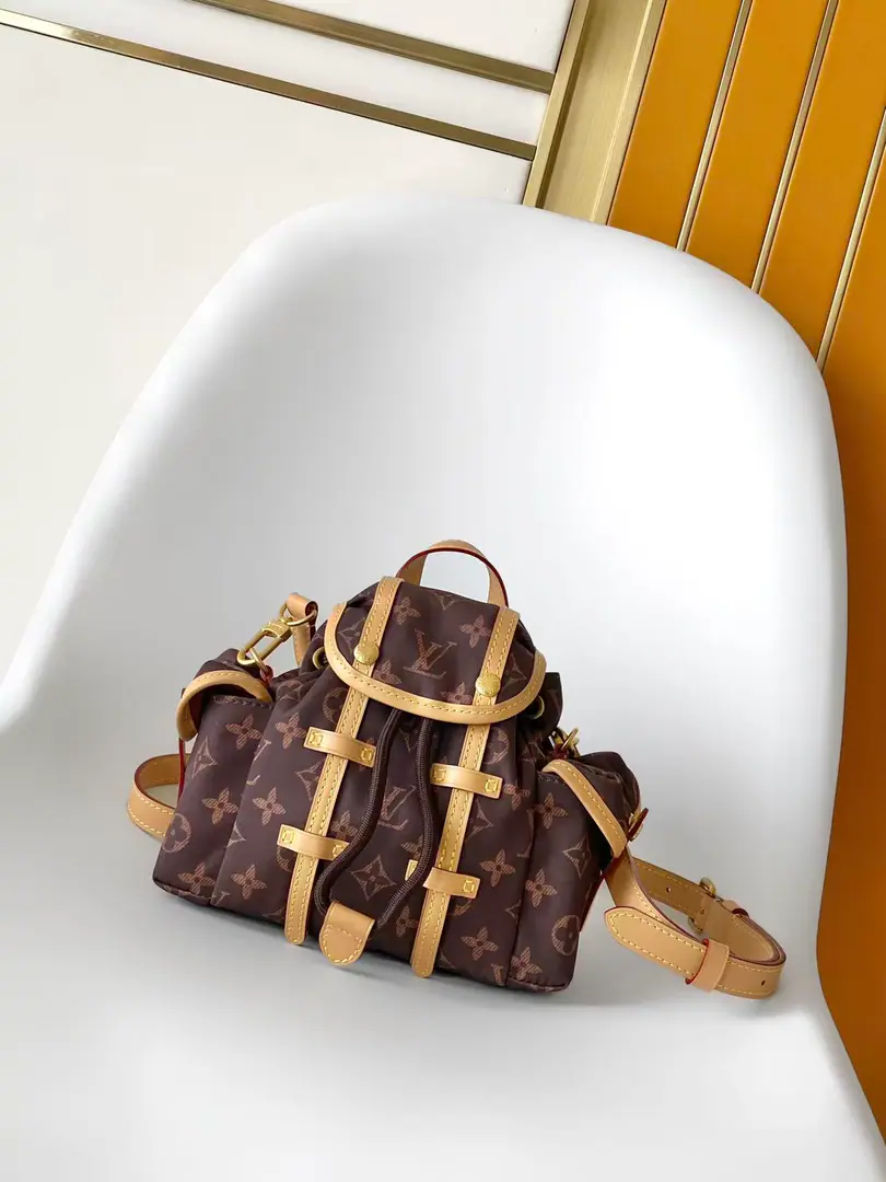 Top First ListM2A Paragraph Nano Christopher East West The bag-picking new stuff is a combination of silk and colossal innovation., Show a foldable soft structure, But it's a good match for the humans.. Flexible design can be used as a mini-loat package.. Dimensions: 14 19 6 cm
