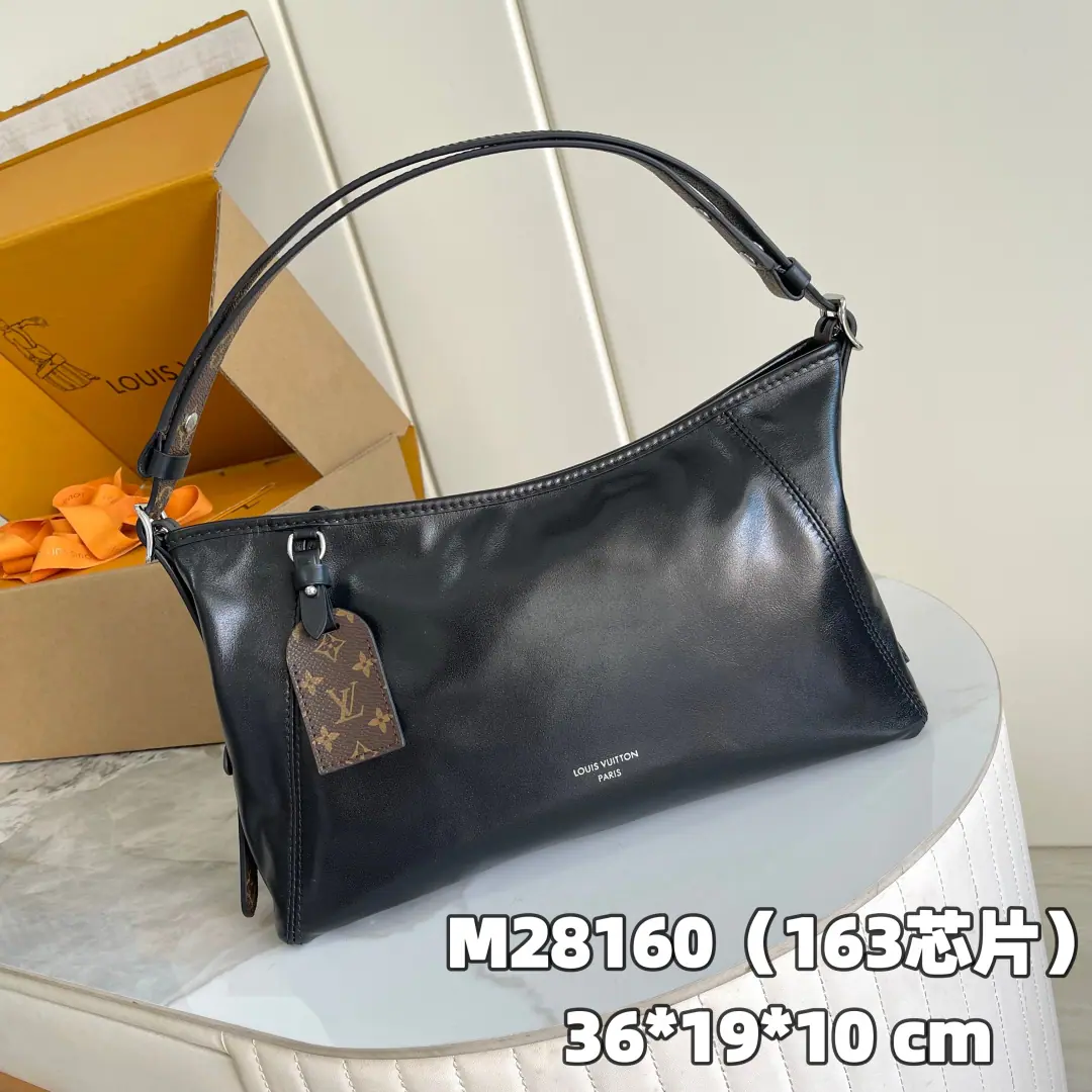 【 C01 Chip version】 Internal pricesP Paragraph: M28160, Original List Enhancement💪【I'm taking a background picture.】LV Vibe Series Launch Carryall East West Handbag., A smart mix of classic details with motten contour. Soft sheep leather is all dressed up. Monogram Elements, Brand name saluter hardbox designs., The right size can accommodate daily requirements., Dismantled shoulder belts slashable, ♪ Shoulder and hand options ♪. Dimensions 36 x 19 x 10 (centimetres) ((Long x High x Kuan)