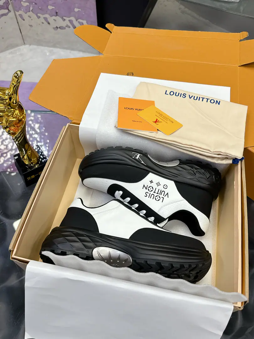 Plant LVThe latest sneakers. Out of the house, mountain shoes. 2024🔥LV | Louis Vuitton. Requisition level！It's a great sense of excellence.！A huge amount of money from domestic and international bloggers., Old and fashionable. The upper toe blew up.！The boss's push. ▪️🌹 Shoe.: Original customized silk cow skin ▪️ Uchi.: Import into the air network. ▪️ Otsumi!: OriginalTPUOtsumi! ▪️ Shoes.: 38-45（38 Custom without re-offer）