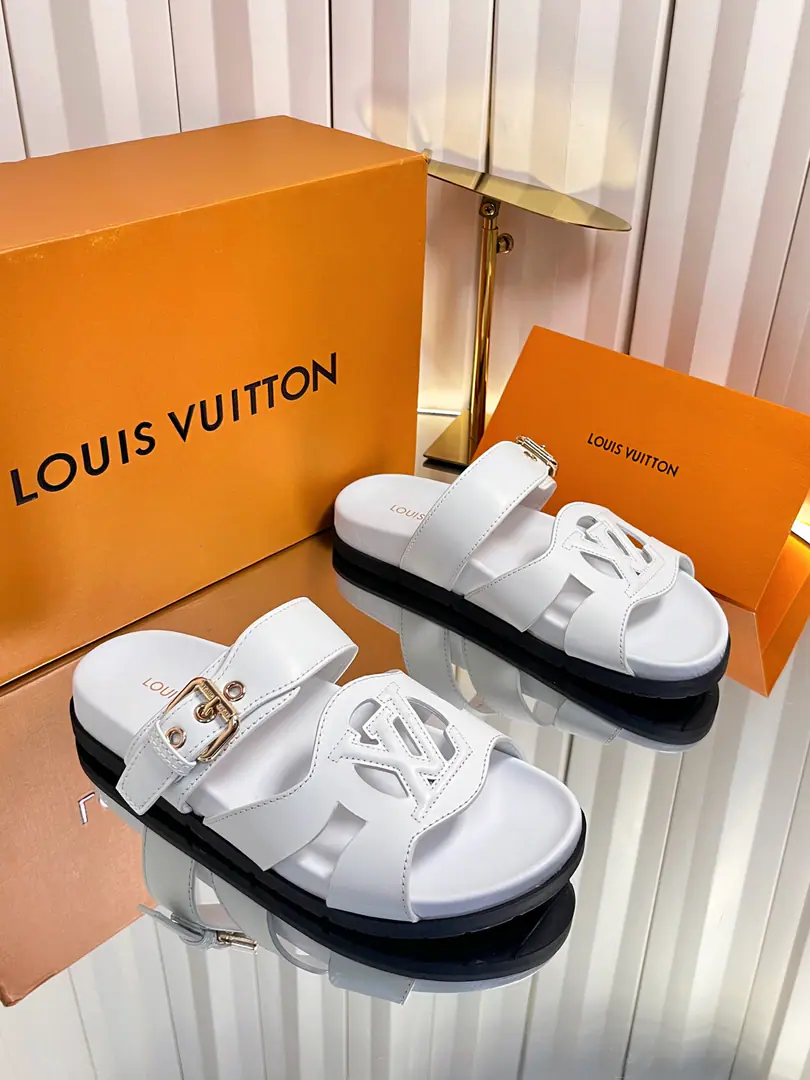 LV｜ISOLA COMFORTEmpty slippers.✨ The counter.26Summer main boost., He's a very human being.IsolaThe series of chills., It's empty.LogoDesign is so low profile.. Import of head-story parchment+Cows are counter-feat., EmptyLVPrecision cutting Full leather mattress bed., You're not tired walking around in your long clothes. Original flower-stressed, slide-proof rubber floor. size: 35-39（40.41.42Do it.）