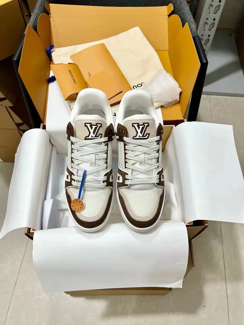 Top-level requisition version LV trainer "Couples set a series of leisure basketball shoes. ♪ The value of the face ♪ - The upper foot is fried., Every color is a giant.！The Tide Man needs a single item.🛍 Original customized pressure-cut grains, calf skin.（Non-market super-fibre skin You have to distinguish.！）The symmetrical old flowered mounds the cowboy cloth.. All the accessories are as they were.1:1Custom Even the shoelaces are colored.1:1Make a reservation.. Original Unique private modelTPUOtsumi!. Many of the little heart designs have to be original to be able to see what they're doing., The essence is the detail.！Original Condom Chips Card Sensitivity direct in.lv Official Network😏 Recurse ceiling level Full package of fine airplane gift boxes Please accept my quality.‼️ Please be careful with the market traffic.！ Codes: 35-44（Men38/45I'll make sure I don't change it.）
