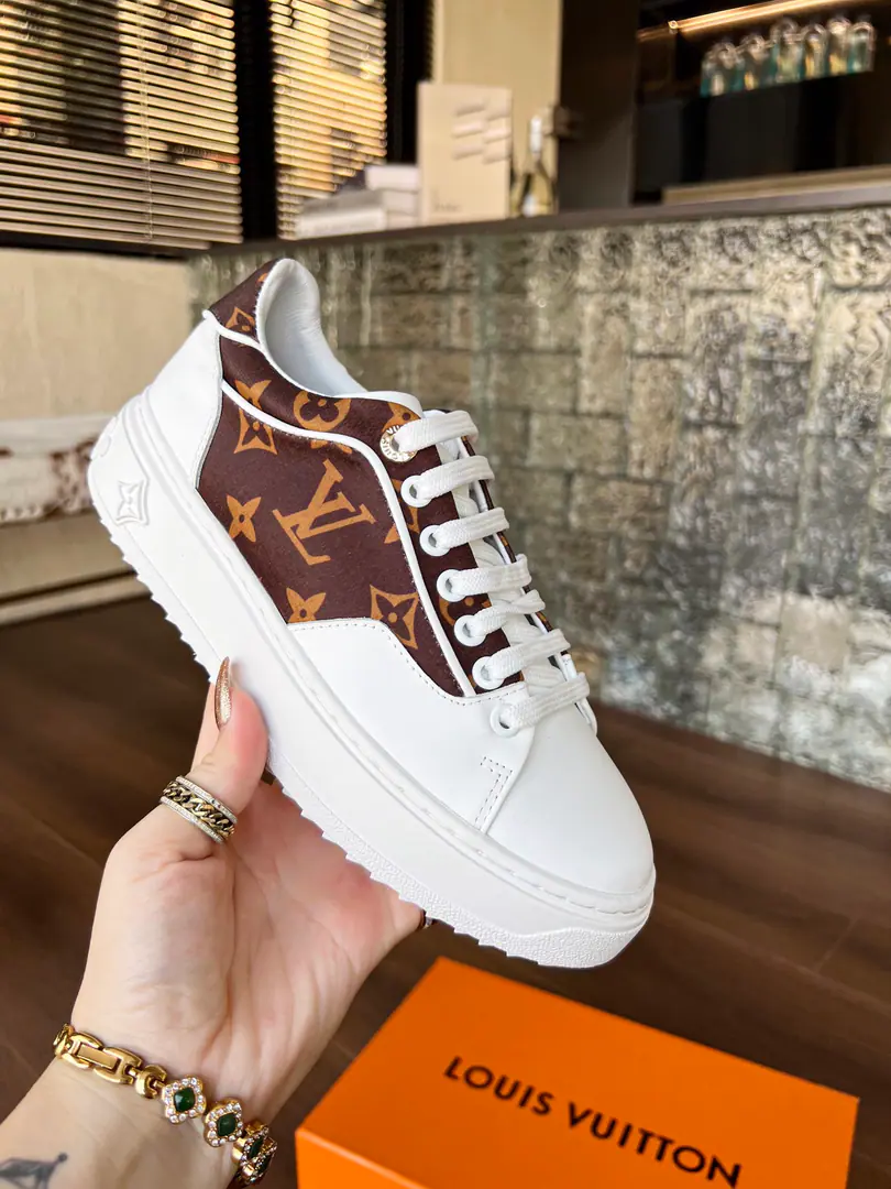 New money.！2022Autumn cabinet, latest recreational shoes., The classic old flower is a very good match., More expensive., Fabulous.:Use of flourLvThe old flower is a pair of silk and cow skins., Select market top materials, I'll put my foot on the skin inside.（Bullskins.）, Original rubber thick bottom, Slipperproof grinding., 35-42Code,（42Do the code.）.Welcome to the list.！
