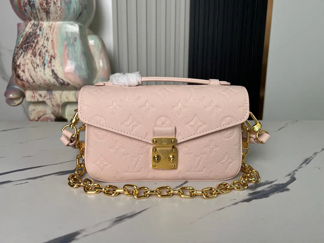 【Top First List It's so exclusive.】M46595Pink M47045 Full-skin-stamped-lace postman's bag series POCHETTE MÉTIS EAST WEST Handbag. M46279 M22942 Paragraph Pochette Métis East West Handbags. Monogram Empreinte Leather pressurized., Showing brandy and moddenian blending.. Tradition S-lock Locks and strips of short chains of bright metal, A finely constructed set of contents., The radiable shoulder belts are easy for the city to move.. Detailed features21.5 x 13.5 x 6 cm.