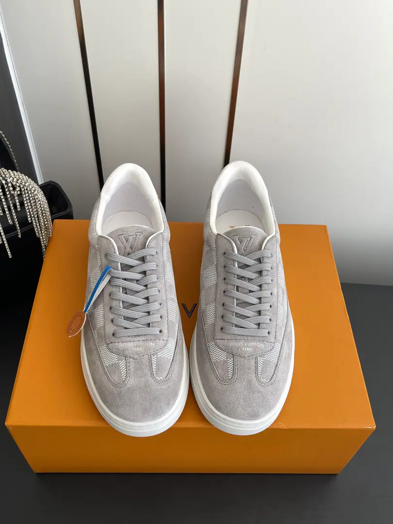 🏧𝐋𝐨𝐮𝐢𝐬 𝐕𝐮𝐢𝐭𝐭𝐨𝐧 Louis Vuitton. Latest Leisure Sports shoes - Skins. White rubber soles. Janey has a sense of understanding. Shoe face stamp.LV Monogram Full Details Dark design You can still increase up in comfort. Daily commute Leisure.OK There's a shoe tongue and a shoe cushion.LVMark Brand full.！With jeans or casual pants. Easy.getFashion street wind. Shoe face, skin.+The inside of the cow.+The original model of the rubber floor. Codes: 35-45（Women40.41/Men45.46Do it.）