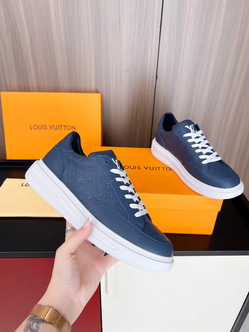 New🆕🆕🆕 Paragraph Beverly Hills - Slippers for the sneakers., Local pressurization Mini Monogram Pattern. Stylish leather shoes face contrasted with a thick, and not unscathed, rubber-based structure., The latter is a comforting experience.. Louis Vuitton Paris logo with tongue and back.. *Skins of vegan cattle., Yes, I do. Maxi Damier Pattern *Rubber *Shoe tongue., The back and the outer decks are marked as Louis Vuitton. Codes: Men39～45（38.46It's a deal.）