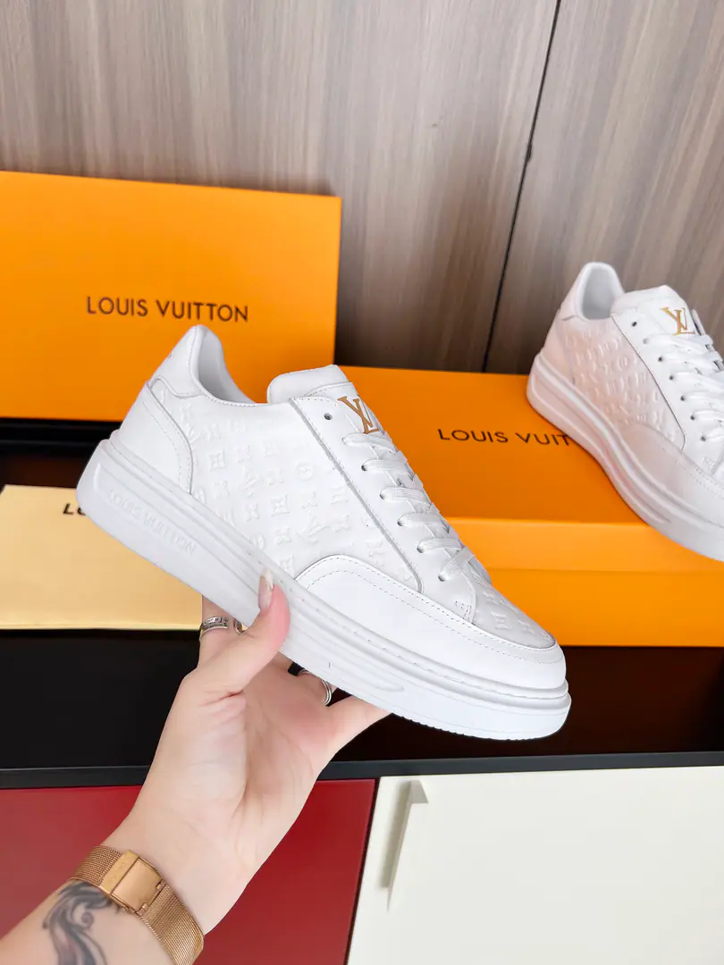 New🆕🆕🆕 Paragraph Beverly Hills - Slippers for the sneakers., Local pressurization Mini Monogram Pattern. Stylish leather shoes face contrasted with a thick, and not unscathed, rubber-based structure., The latter is a comforting experience.. Louis Vuitton Paris logo with tongue and back.. *Skins of vegan cattle., Yes, I do. Maxi Damier Pattern *Rubber *Shoe tongue., The back and the outer decks are marked as Louis Vuitton. Codes: Men39～45（38.46It's a deal.）