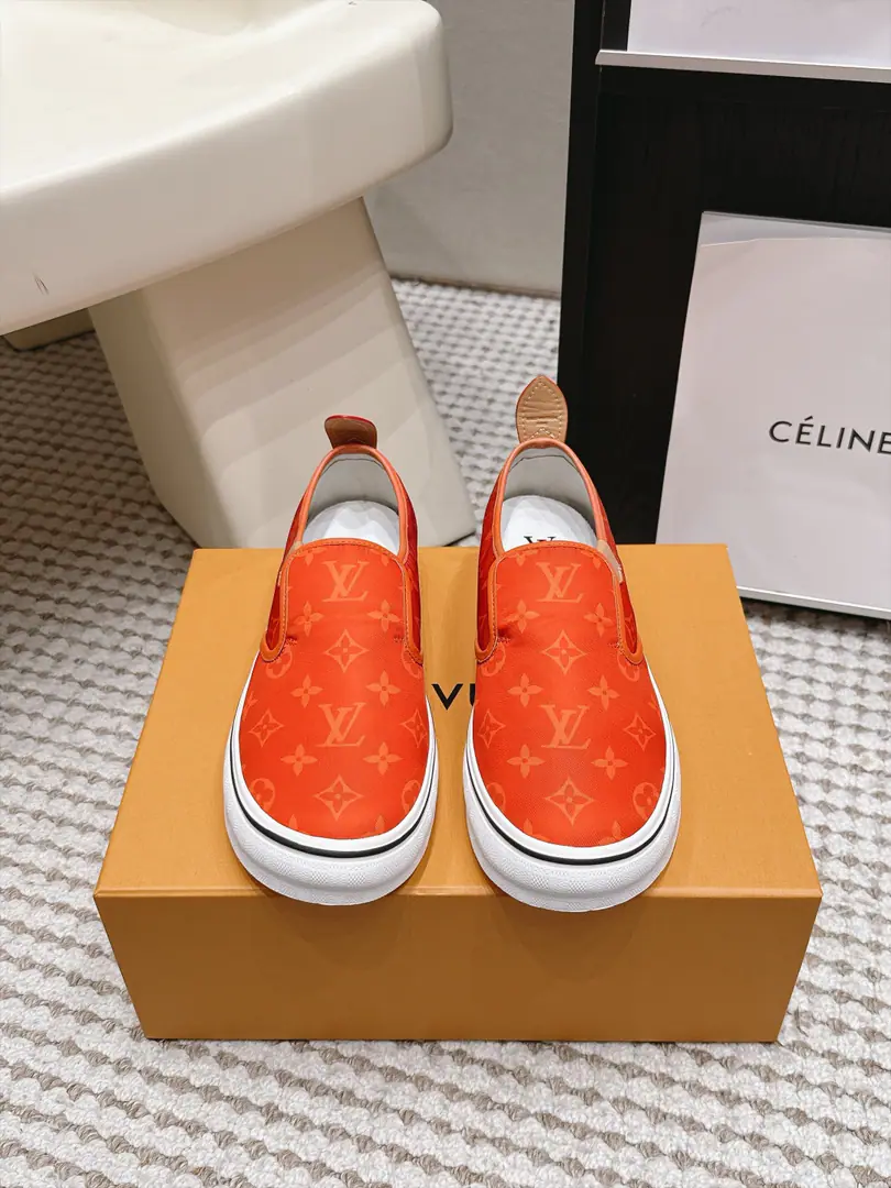 Requisition level #Men LV 27/New paragraph The joint name of the Fed.Combi Men's leisure shoes. LV Louis Vuitton. 27ssThe joint name of the Fed.CombiSeries Thick Leisure Sports shoes LeFlell Shoes. Shoes. Louis Vuitton introduced a new version.2027Show series. These new personal styles. It's bringing us different styles. Fabulous.: Original customized imports of cattle skin/Layout Uchi.: Original custom customised in soft sheep skin Otsumi!: Original modeling of slide-resistant rubber material Bottom: 2.5CM Size: Men39-45