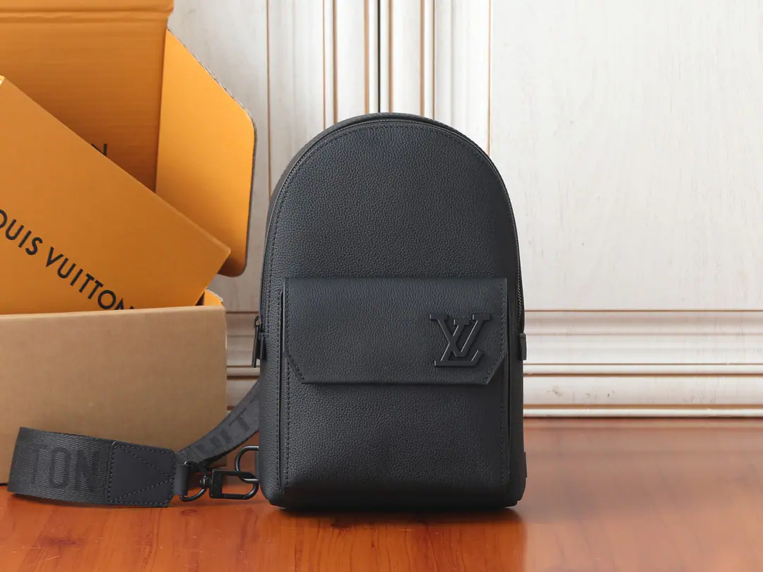 【 C01Dynamic chip】Top First List, Development of the original M23736✨‼️Paragraph Pilot Single-Sandet Reference Takeoff A classic double shoulder bag design., With round lines, Heads flipping and LV Aerogram The series's iconic details of the trend of achievement. Magnetic buttons open to ensure easy access and secure intake, Adjustable shoulder belts with heart on both sides. 20 x 30 x 4CM (Length x High x Kuan) Cow leather. The leather side of the cow. Built liner Metal Metal LV Letter Magnetic buttons pocket The main zipper. Big-ass inbox. D Circle, - It's a fixed shoulder belt. Shoulder belt.: Undismantable, Adjustable Half a band.: 29.0 centimetres Half a length of the belt can be moved.: 54.0 centimetres