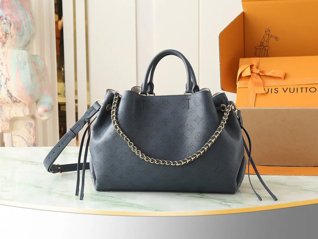 【Top First List It's so exclusive.】M14316Dark Blue/Empty The whole chain is wrapped in handbags. Bella Tote Ys Handbag. Paragraph Bella Tote YsHandbags branding. Flowers through perforated leather., It's fun with a detachable chain., The classic choice of a telecommuting and weekend travel.. Adequacy configuration to accommodate flat-plate computers and other daily requirements, Slash, It's all right with your shoulder or hand.. Dimensions: 23 x 13 x 32 centimetres