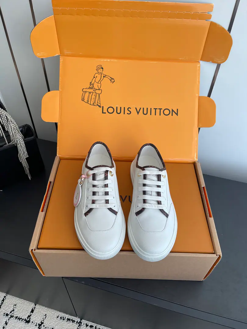 🏧𝐋𝐨𝐮𝐢𝐬 𝐕𝐮𝐢𝐭𝐭𝐨𝐧Louis Vuitton. New paragraph LV LagoonThe Danin Cowboy Series, old-time sails, skateboard shoes, leisure sneakers. Original purchase development for sale Whole pair of shoes.ZpDevelop and build, All Custom Materials The only one who can be a big shot. Codes: 35-41（40 41Make a reservation.）