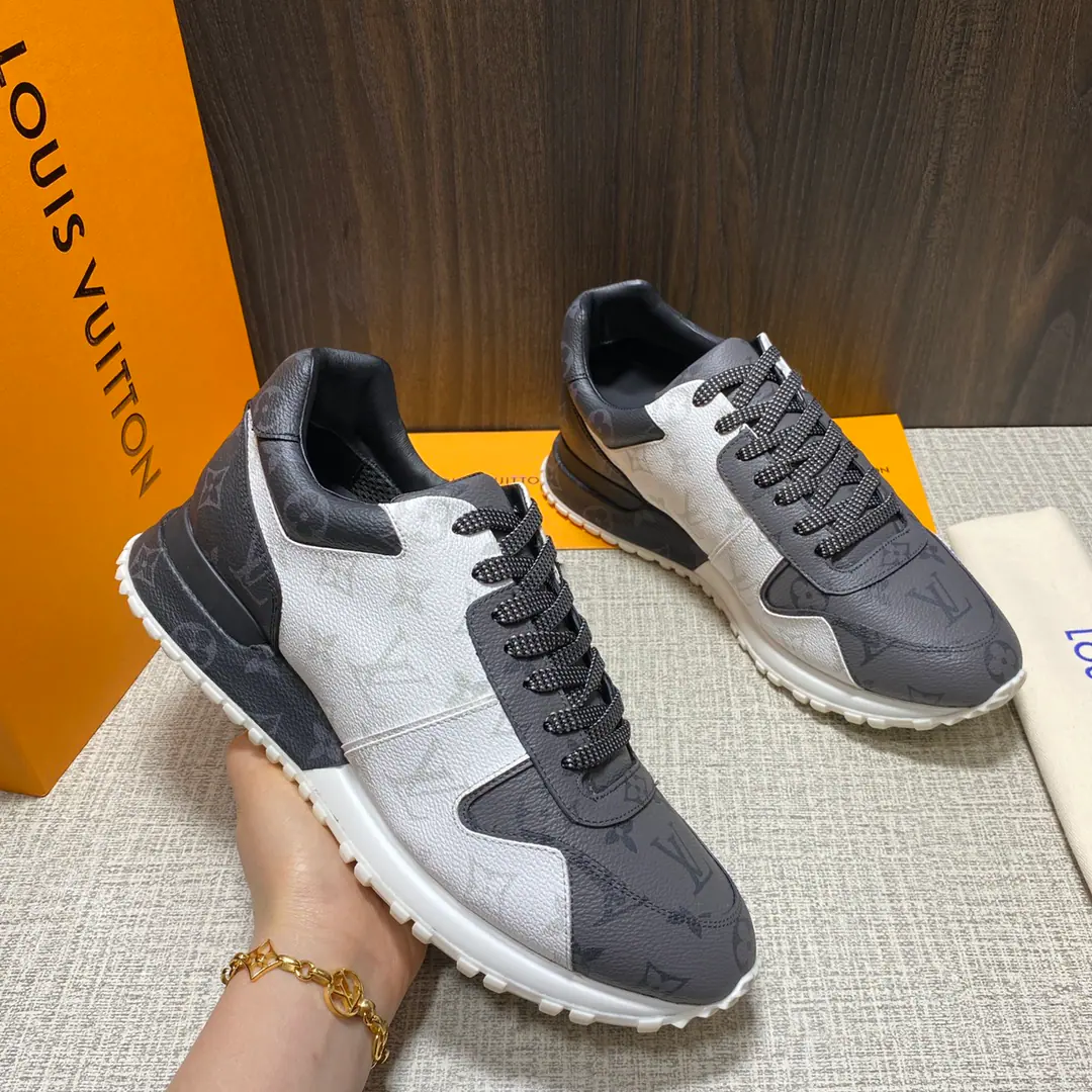 Top Version RUN AWAY Men's sneakers.. Take the essence of the classic running shoes., Create a symbol Run Away Sports shoes Shoes face is original. Monogram The canvas flower. Black White Cow! /Ash Collapse Color Classic pop element. The combination of the technology rubber surface and the hand-blowing skin., More. L*The old letter is running through the whole shoe. The back and back.logoMarking The hides of the cattle inside. "Inheritance of the pelvis." It's perfect. Standard leather shoe code number: 38～44#（45- It's a deal.）