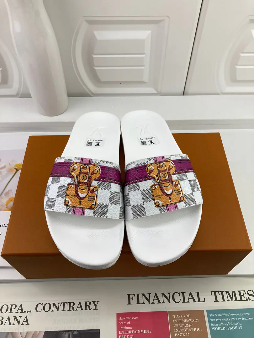【LOUIS VUITON】2021Louis Vuitton's slippers., Original1.1Make a reservation., The classics of the cabinet.. Heat of shoes.logo, The top counter.logo, No details are missing. This slipper is a special hot spot. The material is made in parallel with the cabinet.. Colours: Multi-Currently Optional, To customize size:Female: 35/36/37/38/39/40/41/42 Men: 38/39/40/41/42/43/44/45/46