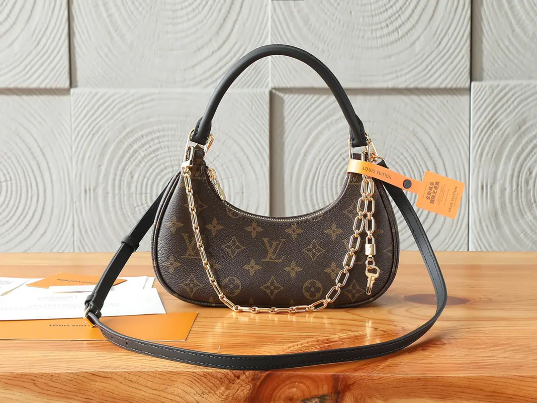 P【 C01Dynamic chip】‼️Top First List, Enhanced version‼️Catchy The little bag is a little bit of a canvas to scurry the leather., In the classics. Monogram The pattern of honouring brand traditions, The perfect choice.. The glimmer shape makes it easy for you to walk around., Double-sided slides can be easily adjusted to the wrapping profile., Dismantled metal chains are fun with key-shaped decorations.. Model: M25223 Dimensions: 10 x 6 x 24 centimetres (High x Kuan x Length)