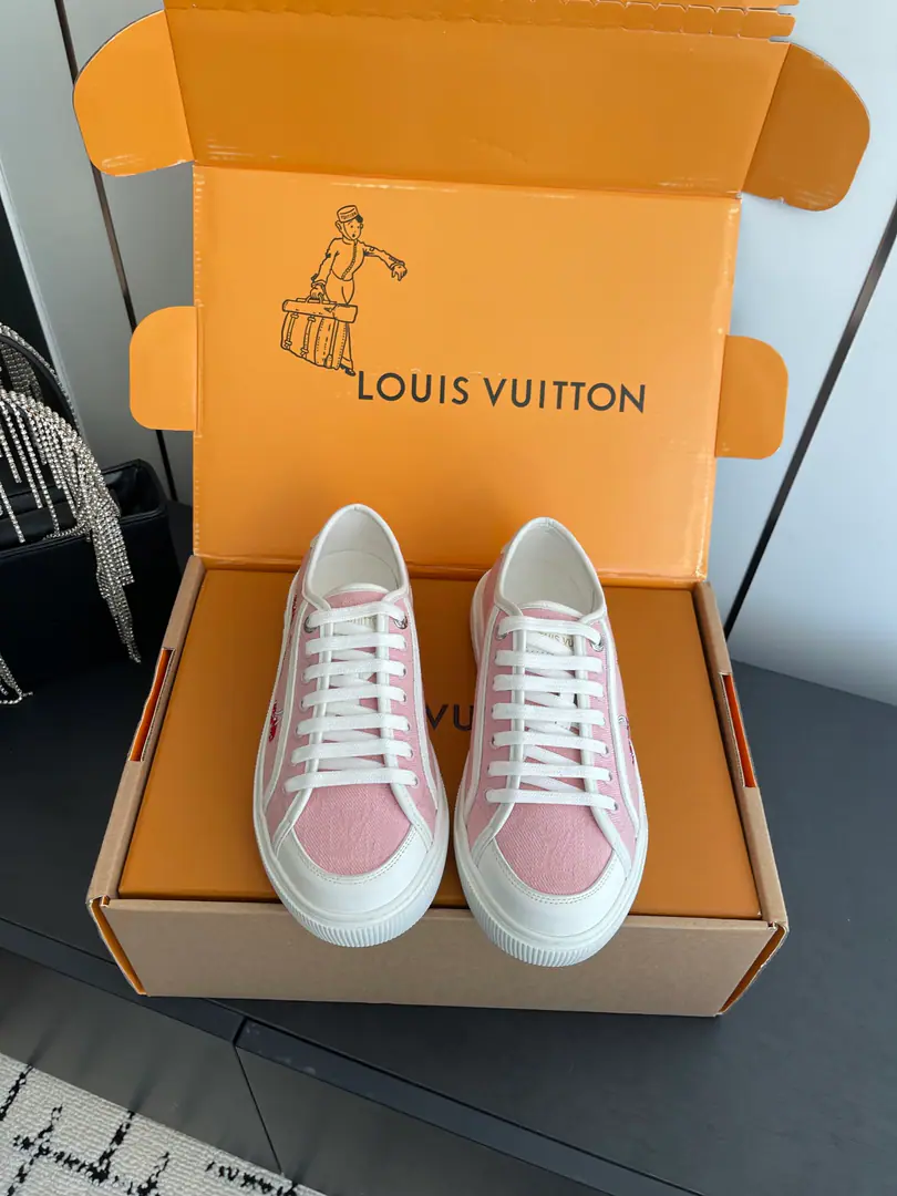 🏧𝐋𝐨𝐮𝐢𝐬 𝐕𝐮𝐢𝐭𝐭𝐨𝐧Louis Vuitton. New paragraph LV LagoonThe Danin Cowboy Series, old-time sails, skateboard shoes, leisure sneakers. Original purchase development for sale Whole pair of shoes.ZpDevelop and build, All Custom Materials The only one who can be a big shot. Codes: 35-41（40 41Make a reservation.）