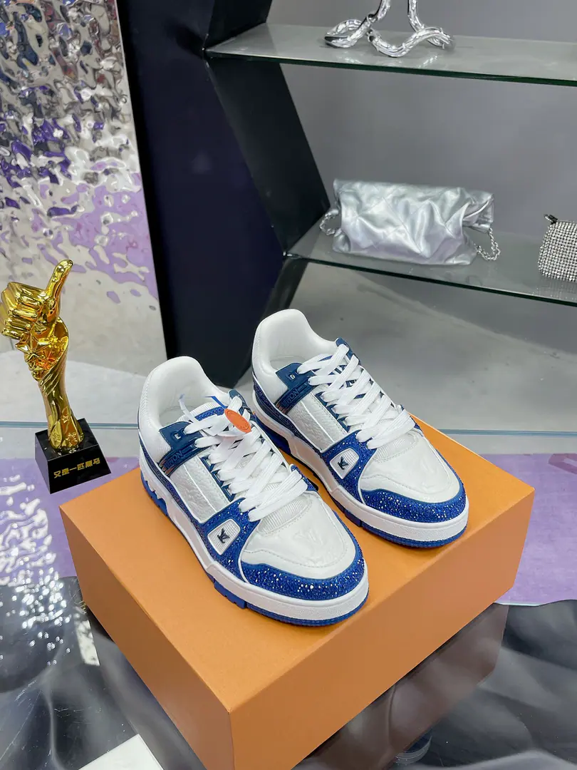 Plant LvNew Colour The drill won't drop.（Drilling.） Original development Quality out. Welcome to the comparison. ❥❥❥❥❥❥LVShoes Series LV Trainer MaxiThe sneakers bring in the loose contour of the dress series.VirgilAblohIn the pen.LVTrainerSports shoe design, The skin of the cow and the face of the skin, the fabric and the laces., And with a bunch of beads, you can see the classics.. LVLetters with shoe tongues, MonogramFlowers are outside.. Mixed Materials It's made of top-deep cow skin., Import custom-made cowboy cloth packages, Coarse shoe tie-tape design, Sideband Monogram Big stamp., Shoe tongue and back heel.”lv 54“Emblems., There's a rubber coat. Monogram Flowers., The cotton in the web., Comfortableness is as great as ever., The legacy of the good., Quality is paramount., Worth it.！ Codes: Female35-40 Men39-44（45I'll make sure I don't change it.） ♡Full package with original gift box