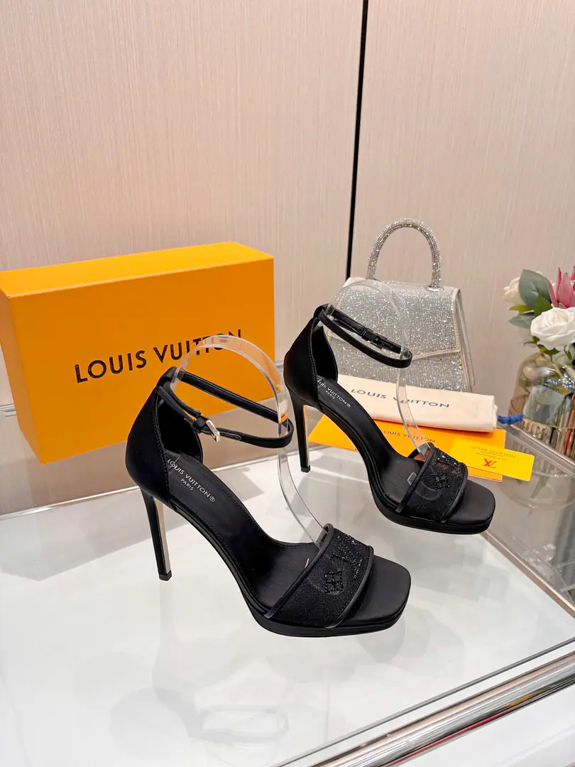 Plant price Requisition level】, Louis Vuitton 2026The official spring and summer series.！Perfect., New heels.🆕, Synchronise update of the network Lv- The drill.“logo”With a little bit, Shoe-face ironing rig., The details are full., The effect visual feast.💯It's hard to hide.lvThe grace is just fine., The upper foot is comfortable., Women are so good.. New original inverted, model, Extreme1:1shape, You're a good worker., Importing high-end fabrics shows a sense of precision.！ Fabulous.: Import net veil/Jelly. Uchi.: Quality sheep skin. Foot.: Jelly., Italy is a big-ass country. 11- The squares./1.5A cubic water table covered with face skin Codes: 34-41（34.40, 41, Customize or not change） ​