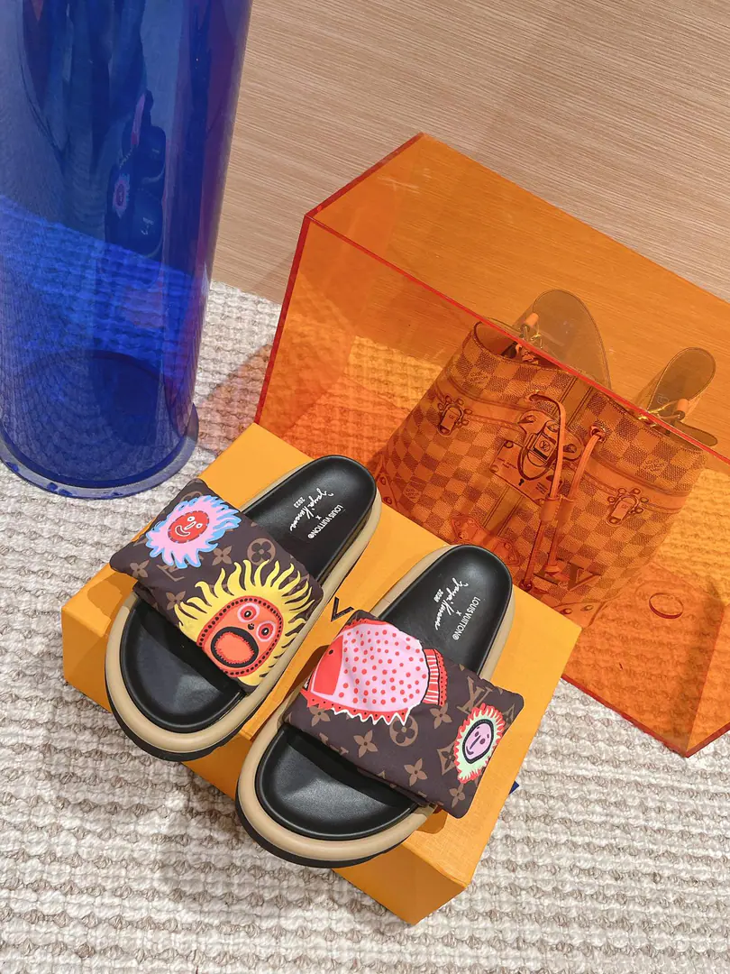 🐼🐼 LV | Louis Vuitton. 2023♪ Spring and summer ♪ Top Version⚠️ The newest feather slippers in the cabinet. A huge amount of money from domestic and international bloggers., Old and fashionable. The upper toe blew up.！The boss's push. All colors. Shoe.: nylon's old bouquet.➕Full feathers. Uchi.: Lamb skin. Otsumi!: The original is starting to burst into the bottom. Shoes.: Female size35-40 （41. 42No, no, no, no, no.）