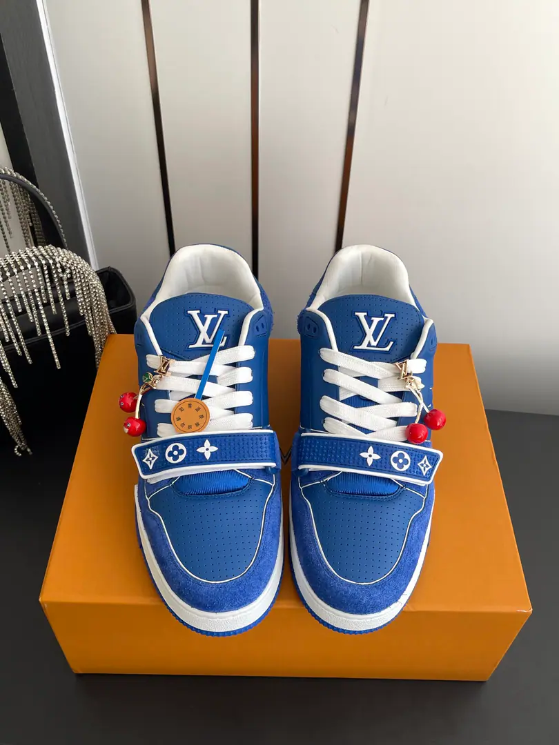 [Append+60] 🏧𝐋𝐕 𝐓𝐫𝐚𝐢𝐧𝐞𝐫 Louis Vuitton sports shoes. Skis. Couple money.！ Fashion original custom-made head-decked cow skin The original inside is custom-made in the air network. Original Open-Screen Double ColourTPUBottom of Group Codes: 35-45