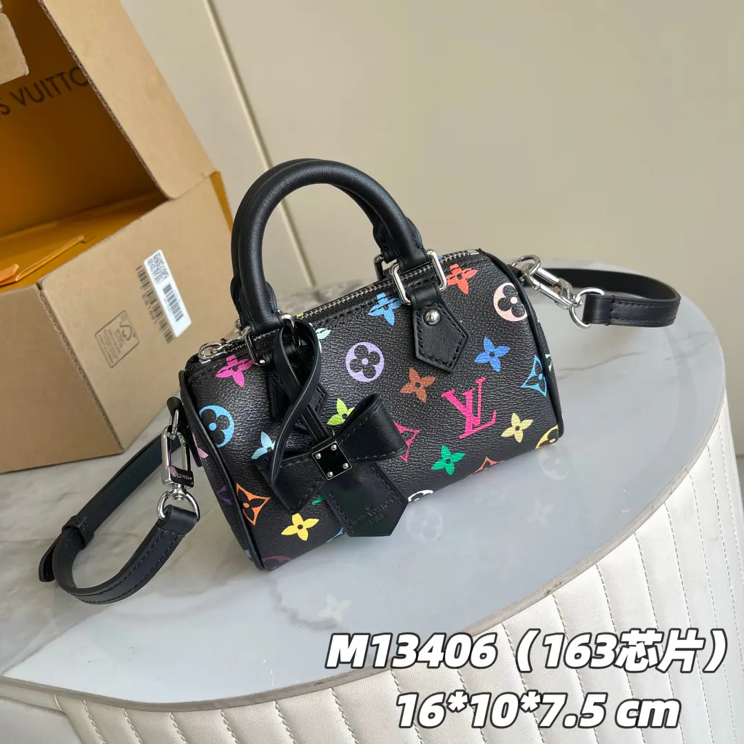 【 C01 Chip version】 Internal pricesP Paragraph: M13406 Original List Enhancement💪【I'm taking a background picture.】Paragraph Nano Speedy Handbags.Monogram The canvas and the leathers of the cattle are shaped with the shape of the linoleum., ♪ And in a bright color ♪ ♪ Louis Vuitton ♪ x The tactile style of the village reprint series. Toron The handle and the lights are locked to honor the brand travel legacy., Dismantled and reconciled sundries and staminas LV x TM The key bag is perfected.. Monogram A strip of fabric with a metal piece and a zipper to unplug the key belt.: Disableable, Adjustable！！Model:M13406. Dimensions:16x10x7.5CM45