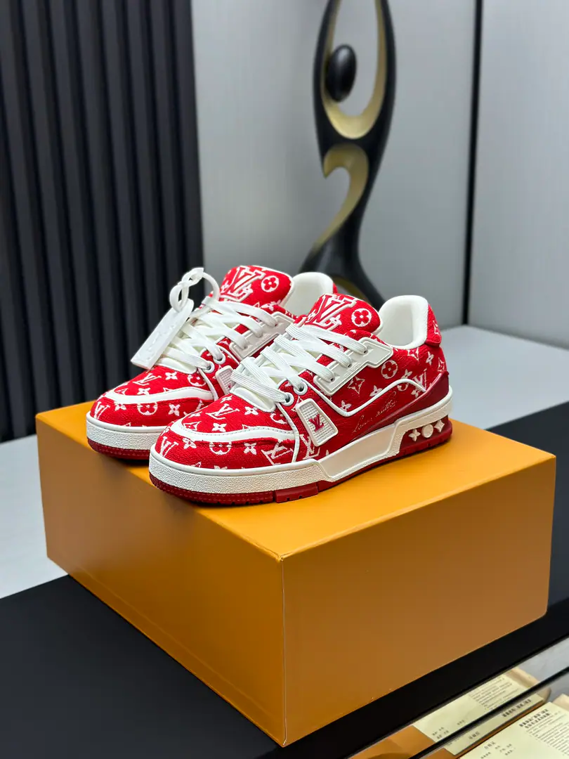 The factory is selling it. Top Version LV-Louis Vuitton.-A classic show. Empty glue process·Original1: 1Develop Rematch！！The upper foot is very comfortable. Luxury materials, - I'm doing a little work., The bottom print is European English letters. The shoe face is combed by Italian imported cow skin., The side of the side is branded.LOGOSigns and signatures, The latest emulsion pad.➕The netted inside., I'm so comfortable with my feet.. Original factory-specific double colourTPUGroup Bottom. Packet process Solid sewn by locks Fabulous.:Uniquely customised head-deck skin. Parts:A private model.Vuitton Marking Uchi.:Customize silk slides.-In the top silk cow. Otsumi!:TPUCombine heavy ground grinding and skating yellow Foot.:New emulsion pads.-The veil is sweaty. Pool process:All computer needles are wired. Shoeheads. Backset Cold thermal mode. Full pull-out. Medium down.logoStripes Box packing -Shoe belt. Certificate Card Notes Accreditation Dustproof bags The best wrapper on the net. Female35-40Men38-46（38/46Make a no-refund order.！