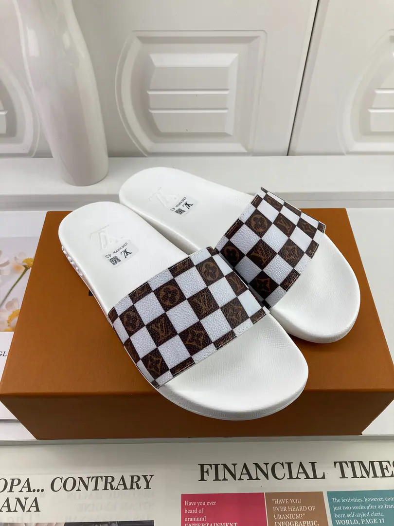 【LOUIS VUITON】2021Louis Vuitton's slippers., Original1.1Make a reservation., The classics of the cabinet.. Heat of shoes.logo, The top counter.logo, No details are missing. This slipper is a special hot spot. The material is made in parallel with the cabinet.. Colours: Multi-Currently Optional, To customize size:Female: 35/36/37/38/39/40/41/42 Men: 38/39/40/41/42/43/44/45/46