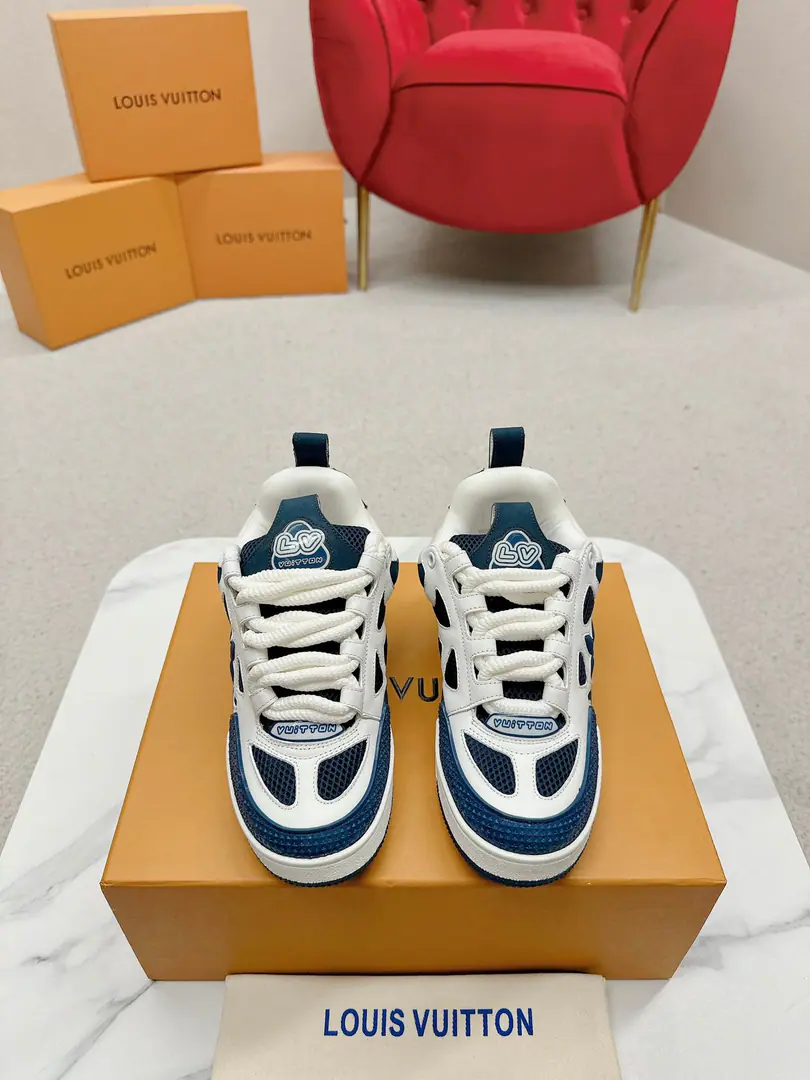 🅿️ Louis Vuiton·Louis Vuitton.🍀 🍀 LV SkateA series of bread shoes.-Skis.-Basketball shoes.-Leisure sports shoes Top Version🔝Original purchase development for sale👍🏻[Fireworks]LV SkateFrom2020Start extensionThe ViewProfessional skateboarding., It's been going on.90The big ones.. The designers added the stylish element., Like open-faced shoes and tongues and direction.Axion, esandDCThe strap of honor.. This one.LVSK8The sneakers are different from the typical skateboard shoes., It's made of cowbucks., WithTPUArranged andMonogramTexture. And finally..., And on his heels and his tongue.logoAnd the side flower pattern.. ☑️ Fabulous.:Original customized head-level cattle skin+Airnet. ☑️ Uchi.:The original imported air network. ☑️ Codes:Women35-40 Men39-44（Women40 Men45.46Custom No re-election.）