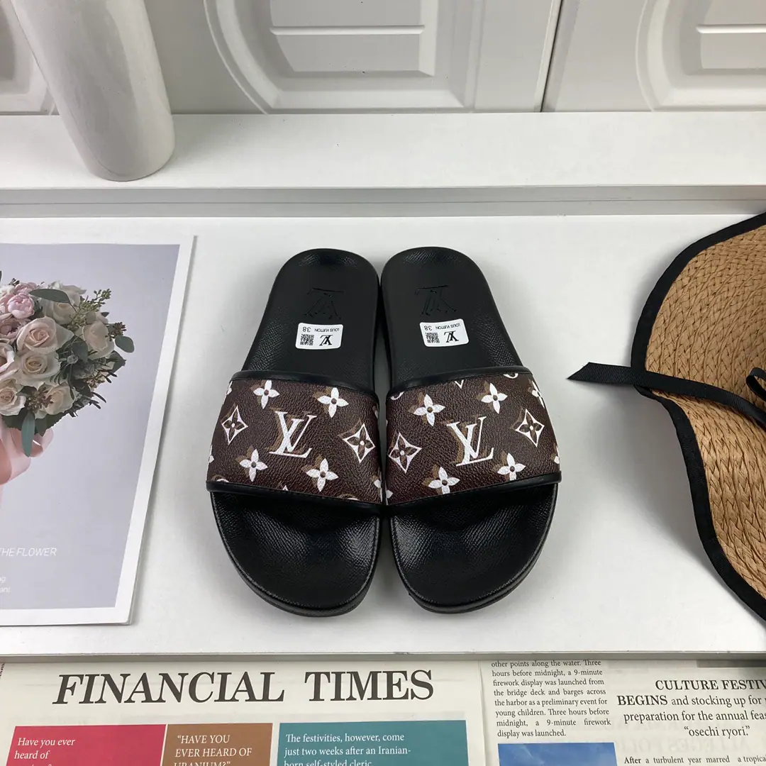 【LOUIS VUITON】2021Louis Vuitton's slippers., Original1.1Make a reservation., The classics of the cabinet.. Heat of shoes.logo, The top counter.logo, No details are missing. This slipper is a special hot spot. The material is made in parallel with the cabinet.. Colours: Multi-Currently Optional, To customize size:Female: 35/36/37/38/39/40/41/42 Men: 38/39/40/41/42/43/44/45/46