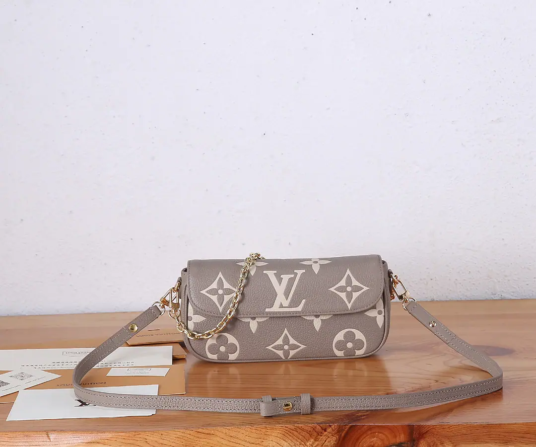 P‼️Top First List, Enhanced version‼️Paragraph Wallet On Chain Ivy The bag is... Monogram Empreinte Purx leather pressure. Monogram Pattern, Shape soft and comfortable close-up.. The button flipping is opening up enough space., Easy to collect what you need.. The chain of jewelry and the modifiable leather shoulder belt can be removed., Achieving multiple means of carrying back, It's all right to be here day and night.. Model: M82211（Elephant ash.） Dimensions: 23.5 x 12 x 4.3 centimetres (Length x High x Kuan)