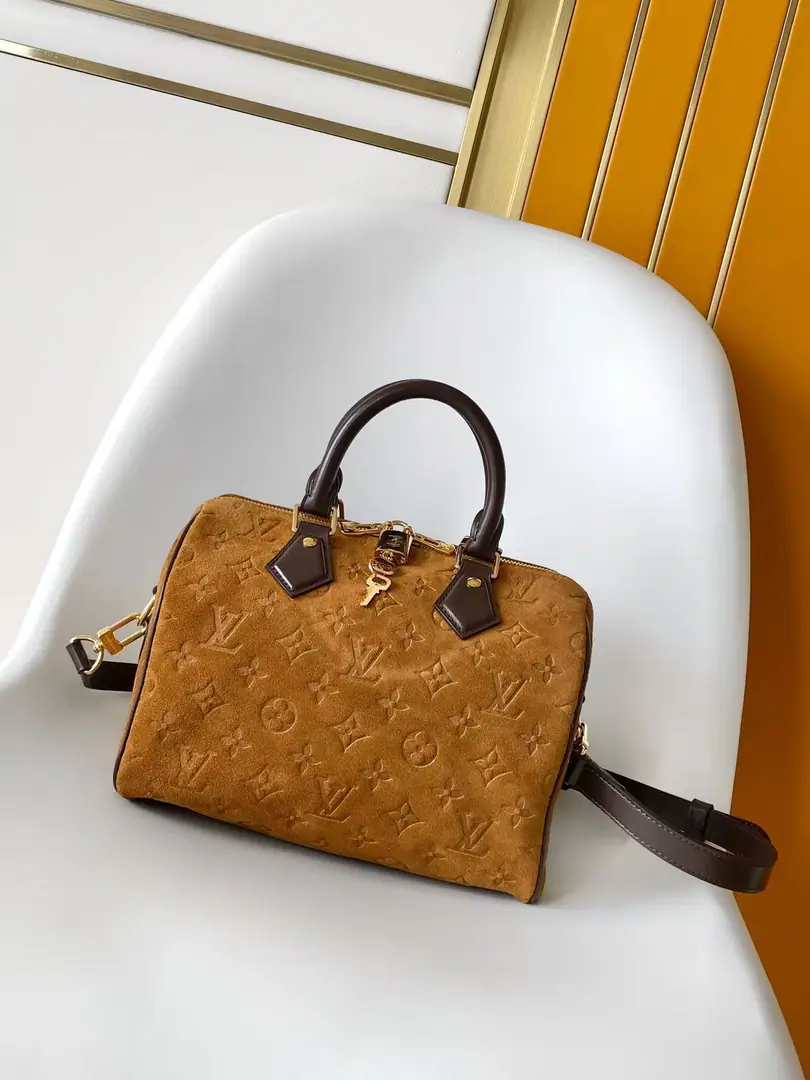 M2A Paragraph Speedy Bandoulière 25 The bag came from Back to School Series, The soft and elegant fur seal. Monogram Pattern, Skin-skin-skinning., ♪ The Hwan-jin classic ♪. & Render Metals with LV ♪ Hang on a little bit more detail ♪, Inline bag to achieve functional considerations, Easy to switch double back and back.. 25 x 19 x 15 centimetres (Length x High x Kuan)00750