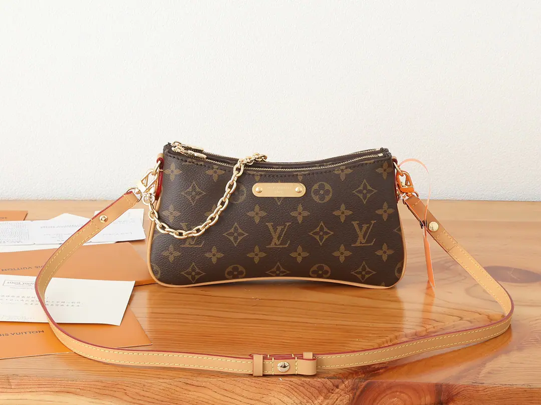 P【 C01Dynamic chip】‼️Top First List, Enhanced version‼️ParagraphLiv PochetteHandbag., Take the material.MonogramOld man, make a canvas., Leather rolls with a luminous curve contour. Packets are designed using double-layer zipping booths, With a broken gold chain and a disassemble cattle sundry strap., A variety of back-ups can be achieved, A little baggy and a morden.！ Model: M83008 Dimensions: 24.5 x 13.5 x 6.5 centimetres (Length x High x Kuan)