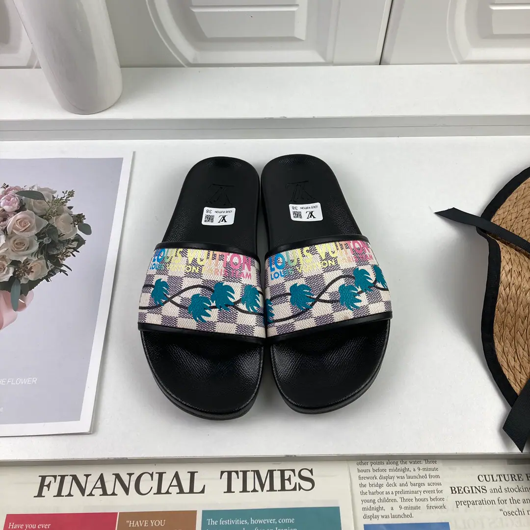 【LOUIS VUITON】2021Louis Vuitton's slippers., Original1.1Make a reservation., The classics of the cabinet.. Heat of shoes.logo, The top counter.logo, No details are missing. This slipper is a special hot spot. The material is made in parallel with the cabinet.. Colours: Multi-Currently Optional, To customize size:Female: 35/36/37/38/39/40/41/42 Men: 38/39/40/41/42/43/44/45/46