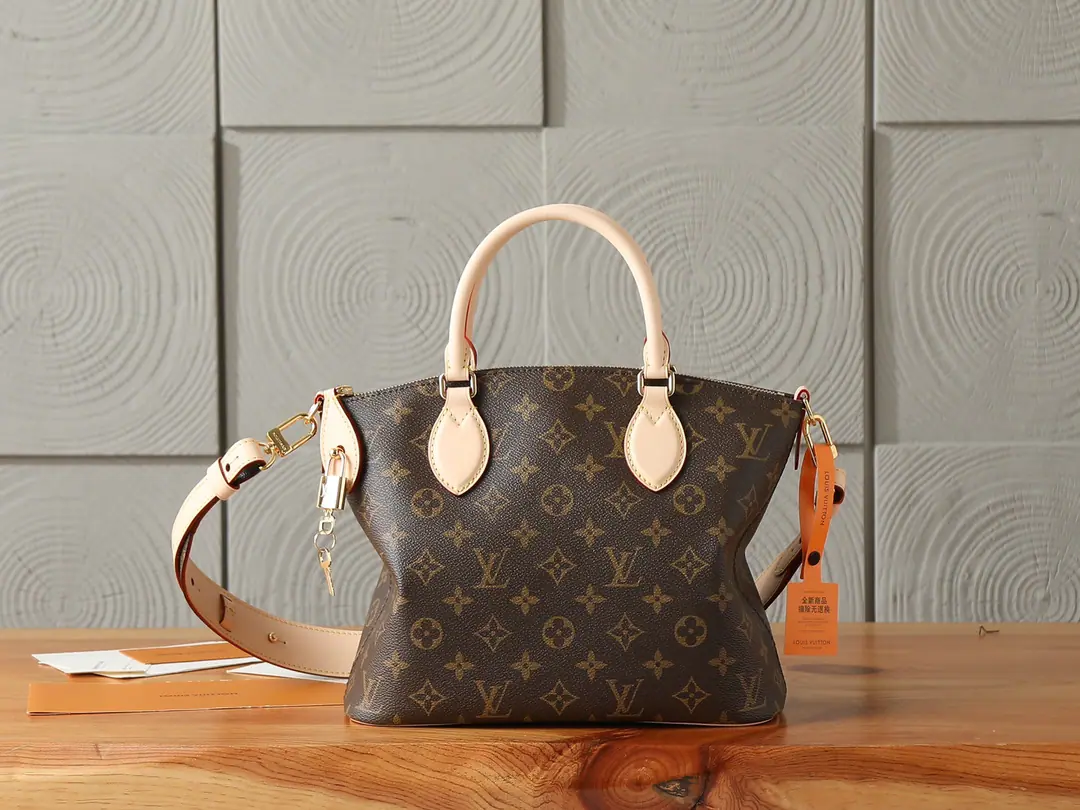 P【 C01Dynamic chip】‼️Top First List, Enhanced version‼️Neo Lockit PMInspired by1958The Tot bag Cordry Shapire used to carry.. This package is super soft.MonogramThe canvas is made., With a smooth-face leather edge., And a sign-on lock.. The package is a set of designs., It's for daily carrying., And carry with a slant-red shoulder belt.. Model: M26532 Dimensions: 33 x 24 x 12 centimetres (Length x Height x Wide)