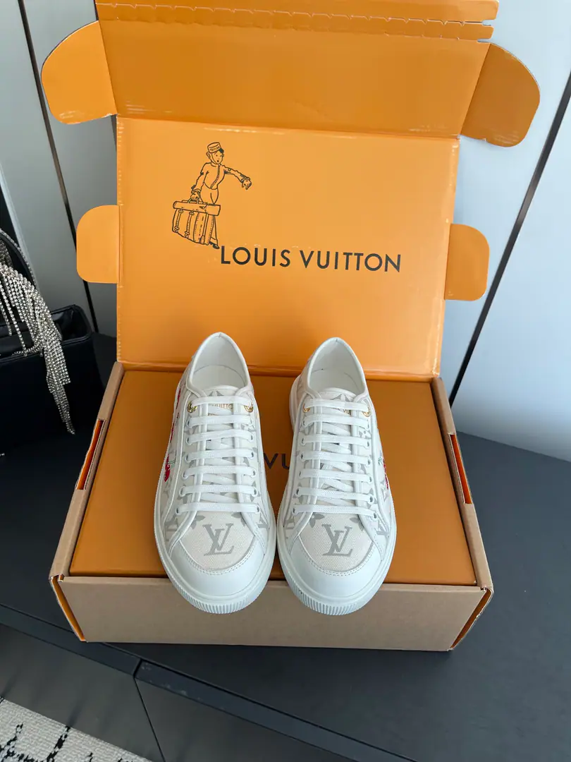 🏧𝐋𝐨𝐮𝐢𝐬 𝐕𝐮𝐢𝐭𝐭𝐨𝐧Louis Vuitton. New paragraph LV LagoonThe Danin Cowboy Series, old-time sails, skateboard shoes, leisure sneakers. Original purchase development for sale Whole pair of shoes.ZpDevelop and build, All Custom Materials The only one who can be a big shot. Codes: 35-41（40 41Make a reservation.）