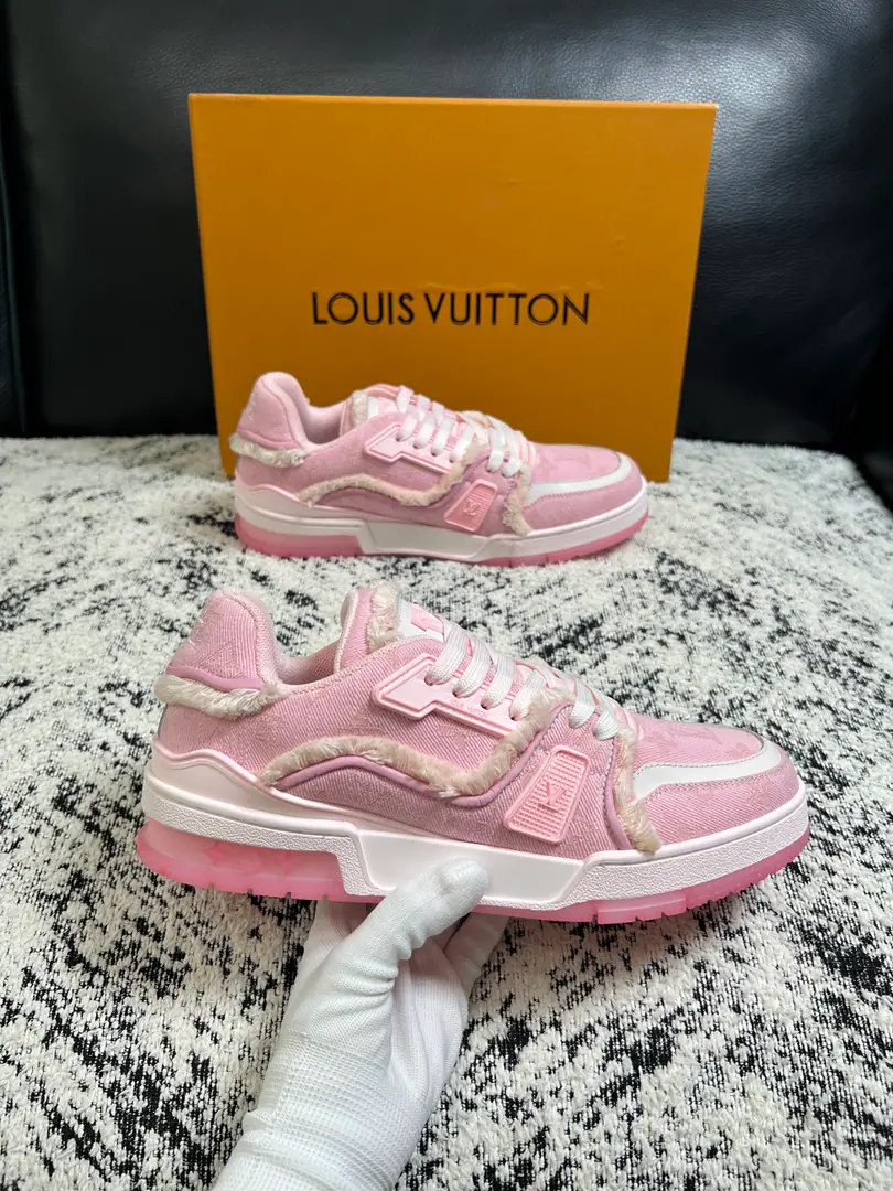 Lv High Quality Top-level craft Louis Vuitton., Stapleboard Shoe Counter Synchronizes the original plant configuration, The shoes are for the pasta., The import net is soft and comfortable., Shoes under the sole.: The original plant is used for the original base., TPUIt's super comfortable to be a sole-acting base., The original factory and the single., Couple money. Codes Women35-39 Men39-44 （Make a reservation.38 45 ）