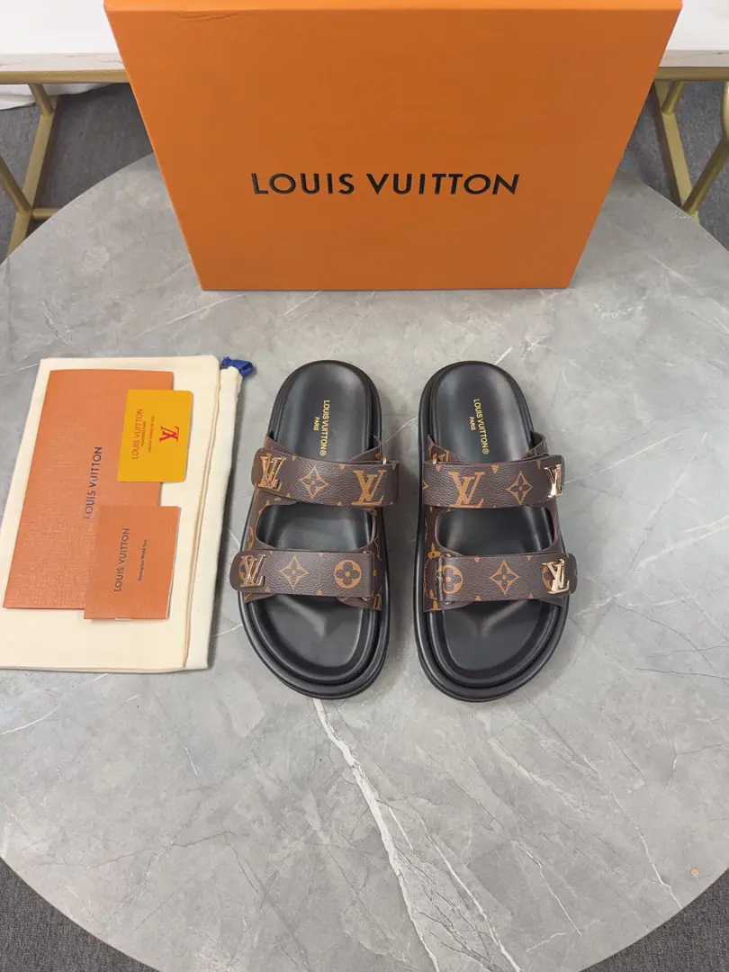 🌈LV | Louis Vuitton. ²⁰²³ 𝐬𝐬 🧡💚2025Spring and summer. Top Version‼️Original unamended The owner of the counter is making a new payment. Straw slippers New hardware.🆕 ❥Requisition level！It's a great sense of excellence.！A huge amount of money from domestic and international bloggers., Old and fashionable. The upper toe blew up.！The boss's push.★ ━━━━━ ЅᏇєєt ━━━━━ ▪️Shoe.: Original-made cow-coloured fabric ▪️Uchi.: Bulls. ▪️Otsumi!: Rubber high end base ▪️Shoes.: 35-46（46-45Custom without re-offer）Batch
