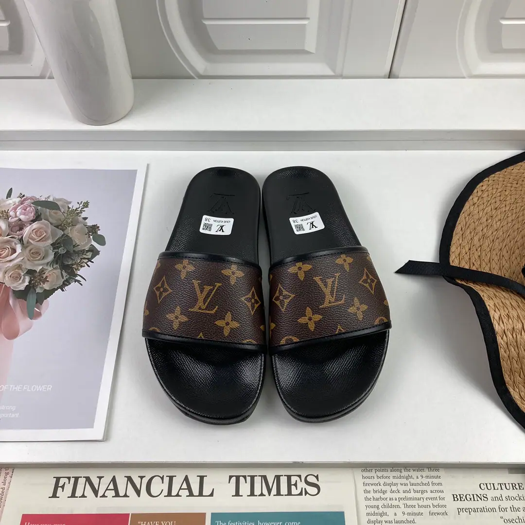 【LOUIS VUITON】2021Louis Vuitton's slippers., Original1.1Make a reservation., The classics of the cabinet.. Heat of shoes.logo, The top counter.logo, No details are missing. This slipper is a special hot spot. The material is made in parallel with the cabinet.. Colours: Multi-Currently Optional, To customize size:Female: 35/36/37/38/39/40/41/42 Men: 38/39/40/41/42/43/44/45/46