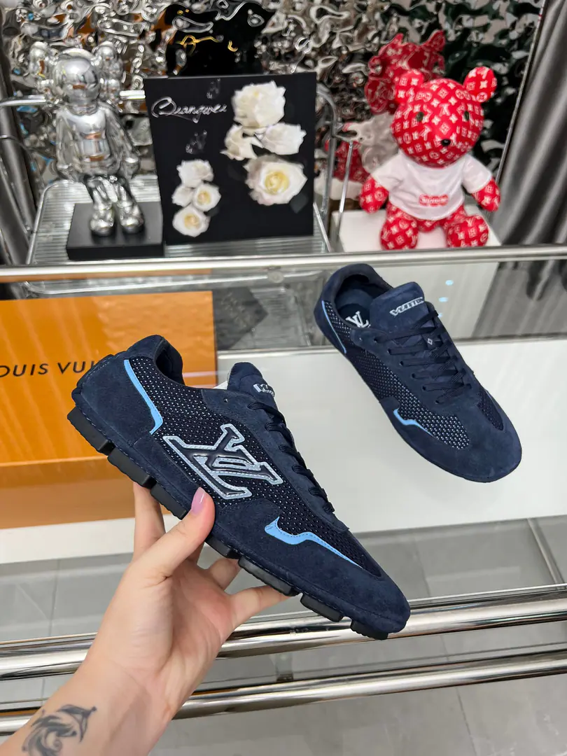 LVNew couple's shoes., Say goodbye., Embrace the thin, thin-deep design., Give freedom to the soul., I'm so comfortable with my steps.. Regod shoes..A nice pair of shoes to wear all summer. Fabulous.: Customize web-faced cow skins Codes: 35-46 Welcome to the next list of maps.