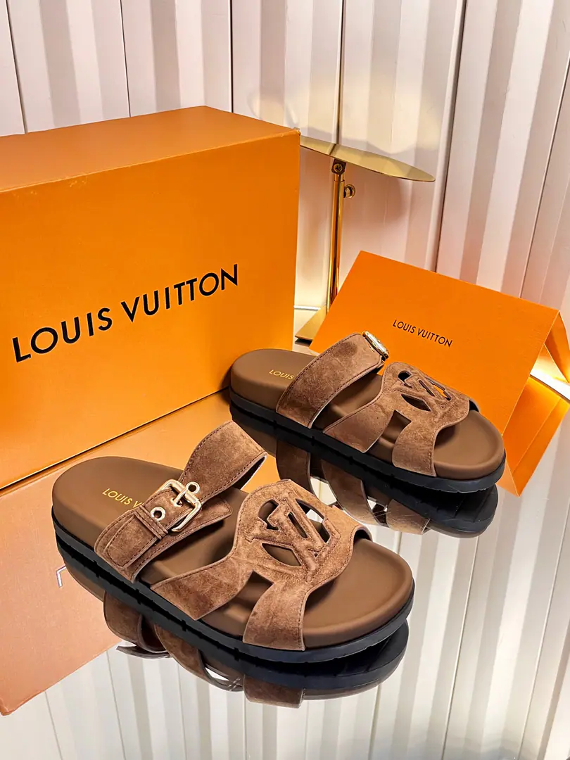 LV｜ISOLA COMFORTEmpty slippers.✨ The counter.26Summer main boost., He's a very human being.IsolaThe series of chills., It's empty.LogoDesign is so low profile.. Import of head-story parchment+Cows are counter-feat., EmptyLVPrecision cutting Full leather mattress bed., You're not tired walking around in your long clothes. Original flower-stressed, slide-proof rubber floor. size: 35-39（40.41.42Do it.）