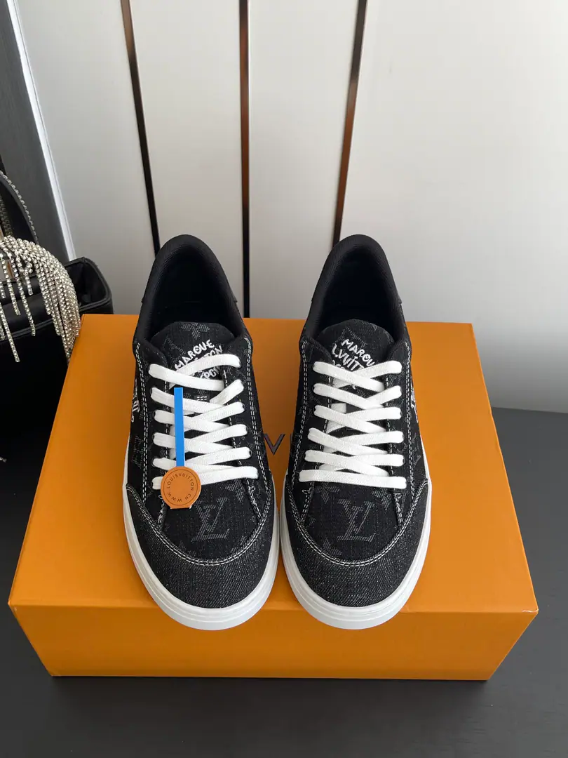 🏧𝐋𝐨𝐮𝐢𝐬 𝐕𝐮𝐢𝐭𝐭𝐨𝐧 Louis Vuitton. Latest Leisure Sports shoes - Skins. White rubber soles. Janey has a sense of understanding. Shoe face stamp.LV Monogram Full Details Dark design You can still increase up in comfort. Daily commute Leisure.OK There's a shoe tongue and a shoe cushion.LVMark Brand full.！With jeans or casual pants. Easy.getFashion street wind. Shoe face, skin.+The inside of the cow.+The original model of the rubber floor. Codes: 35-45（Women40.41/Men45.46Do it.）