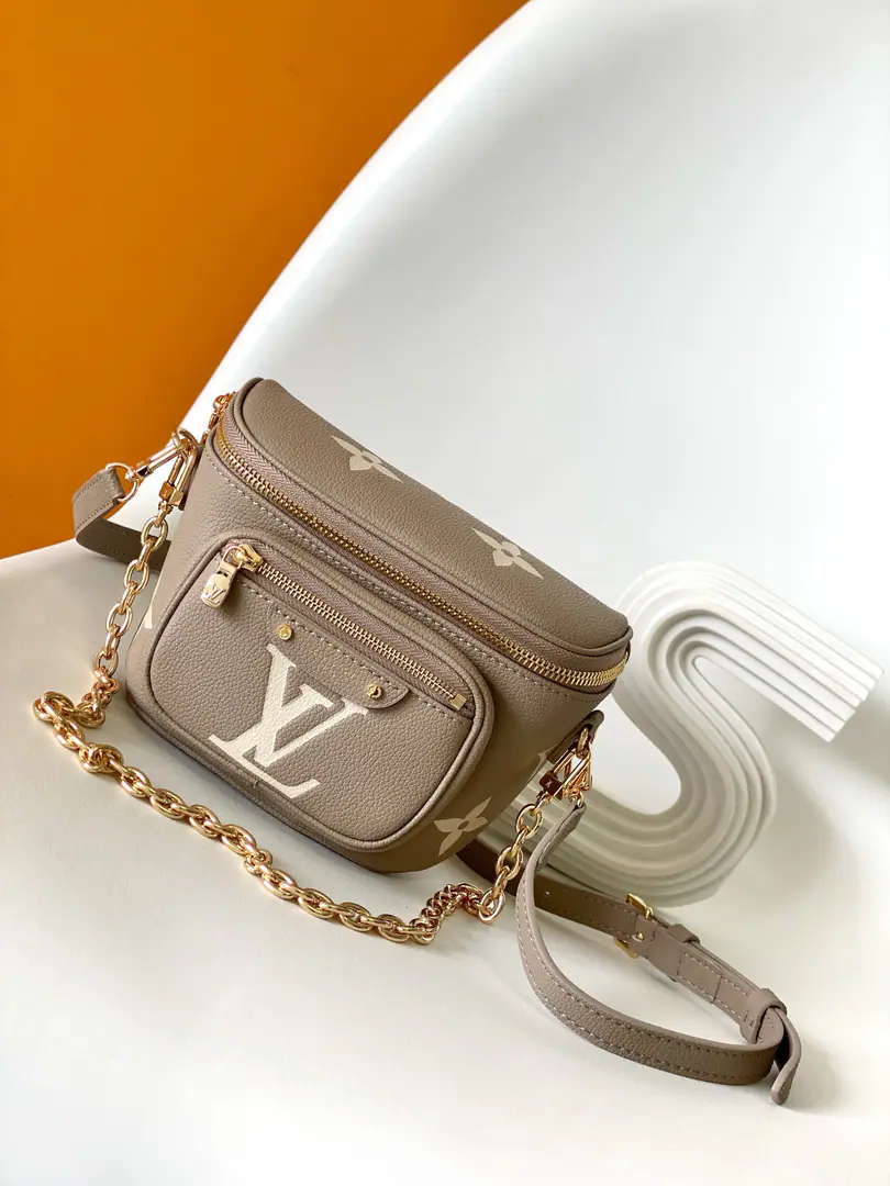 Price swaps M83219Almond. M83275Mibai. M46917Black First paragraph Mini Bumbag The bag is... Monogram Empreinte Soft-pumped leather seals Monogram Pattern, The front is rejuvenating the design.. Coincidentally, use a detachable chain and a detachable and modifiable shoulder belt, Unlocking multiple patterns and back-to-back modes. Main layer of the inner chain, The leather tags are in the front of the zipper.. 17.0 x 12.0 x 9.5 centimetres (Long x High x Kuan) • Monogram Empreinte Skins of soft-cut cattle. • The leather side of the cow. • Microfibre liner • Metal • - We're going to pull the chain. • - The front pocket. • Shoulder belt.: Disableable, Adjustable • Half a band.: 32.0 centimetres • Half a length of the belt can be moved.: 44.0 centimetres • Chain: Disableable • Half a chain.: 20.0 centimetres