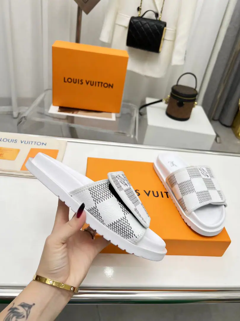lvLuxurytrainer - Slugs., Use top-deck calf skin., Light and comfortable.. Shoe-faced and strap-on. monogram Ballast. Brings a unique coloring spell.. The fine-footed shoe cushions and fine rubber excites are inspired by lv trainer size: 35-46