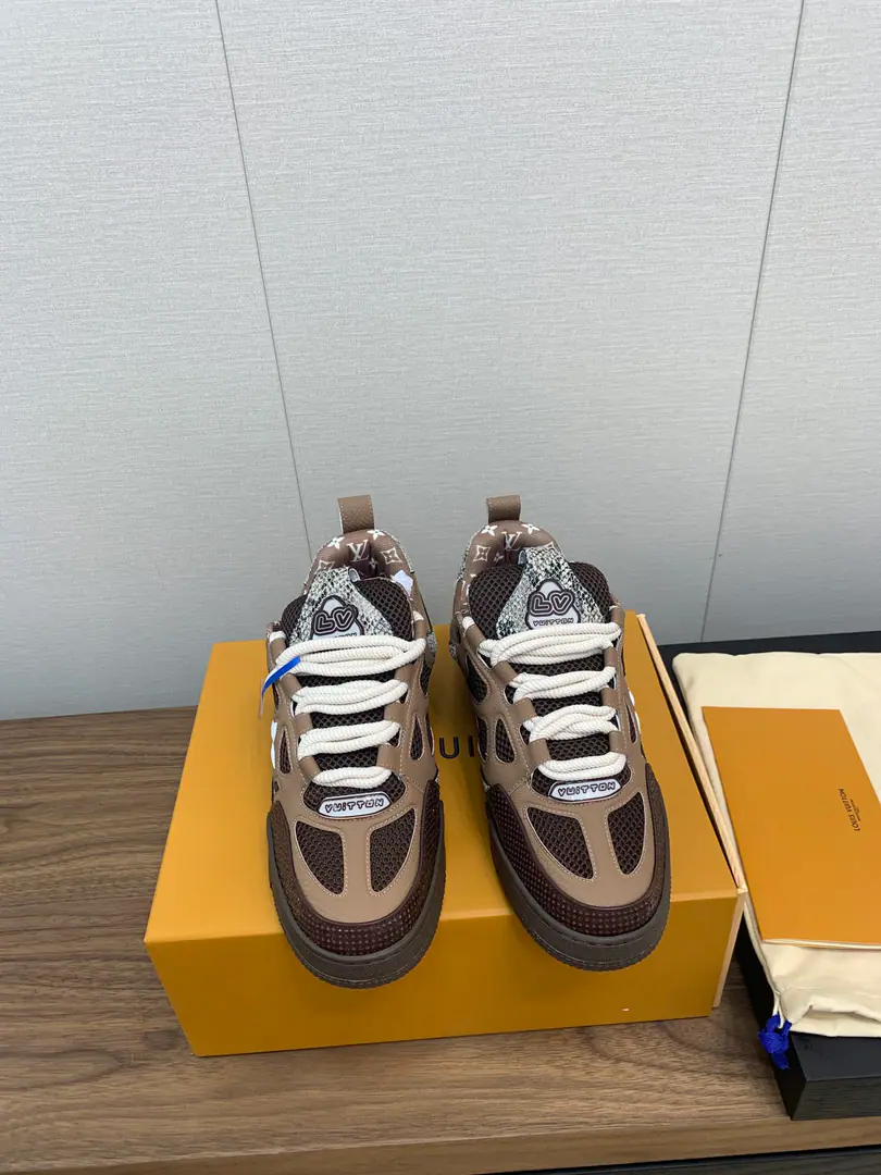 Louis Vuiton🍀 🍀 LV SkateA series of bread shoes.-Skis.-Basketball shoes.-Leisure sports shoes Top Version🔝Original purchase development for sale👍🏻[Fireworks]LV Skate The ViewProfessional skateboarding., It's been going on.90The big ones.. The designers added the stylish element., Like open-faced shoes and tongues and direction.Axion, esandDCThe strap of honor.. This one.LVSK8The sneakers are different from the typical skateboard shoes., It's made of cowbucks., WithTPUArranged andMonogramTexture. And finally..., And on his heels and his tongue.logoAnd the side flower pattern.. Fabulous.:Original customized head-level cattle skin+Airnet. Uchi.:The original imported air network. Codes:Women35-40 Men39-45 （Men38.46Custom No re-election.） Plant