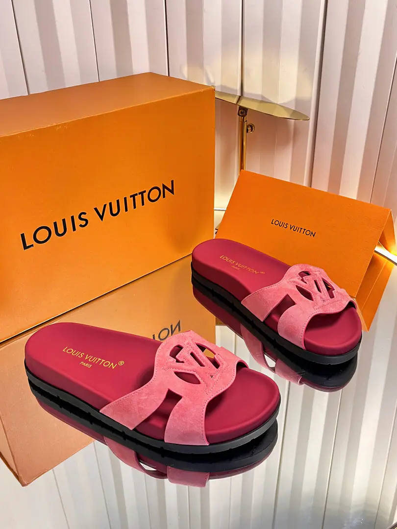 LV｜ISOLA COMFORTEmpty slippers.✨ The counter.26Summer main boost., He's a very human being.IsolaThe series of chills., It's empty.LogoDesign is so low profile.. Import of head-story parchment+Cows are counter-feat., EmptyLVPrecision cutting Full leather mattress bed., You're not tired walking around in your long clothes. Original flower-stressed, slide-proof rubber floor. size: 35-39（40.41.42Do it.）