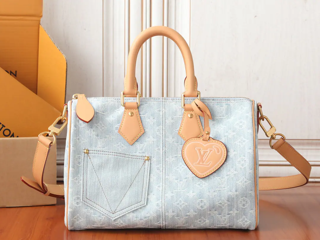 【 C01Dynamic chip】Top First List, Development of the original M2A ✨‼️Paragraph Speedy Bandoulière 30 The handbag will be... Monogram Denim It's a combination of leather and leather., Show exclusive LV Heart Decoration Label and V The sutures, Daningbu-side bag., With a corral of cattle and a handle on top.. The fabric is lined with double-end bags.. 34 x 22 x 19CM (Length x High x Kuan) Monogram Denim Cow leather. Built liner Metal Main Layer Internal double-touch Inline bag The bag with the tops. V Sew wires Shoulder belt.: Undismantable, Adjustable Half a band.: 43.0 centimetres Half a length of the belt can be moved.: 56.0 centimetres Hand handle.: Hand handle.